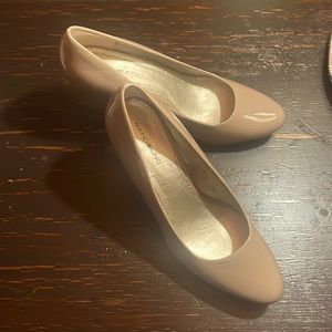 Bandolino size 9 nude heels